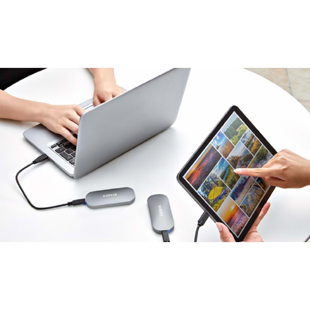 KIOXIA LXD10S002TG8 EXCERIA PLUS Mini 2TB (1050/1000MB/s) USB ve TYPE-C Siyah Taşınabilir SSD Harddisk
