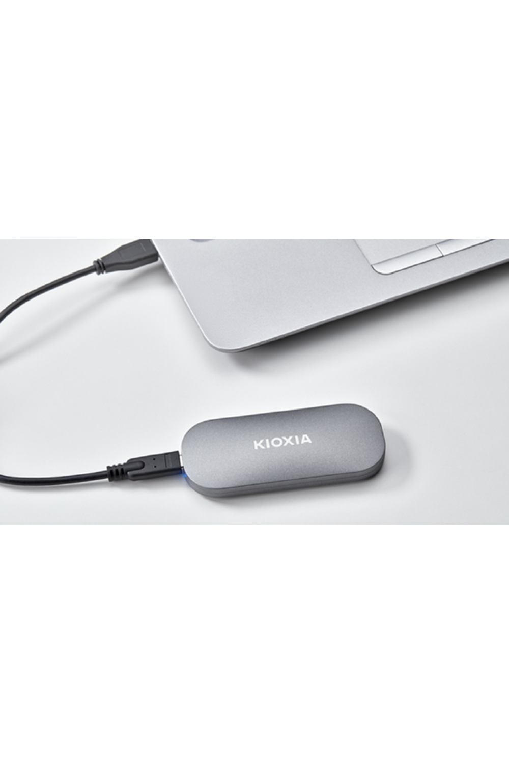 KIOXIA LXD10S002TG8 EXCERIA PLUS Mini 2TB (1050/1000MB/s) USB ve TYPE-C Siyah Taşınabilir SSD Harddisk