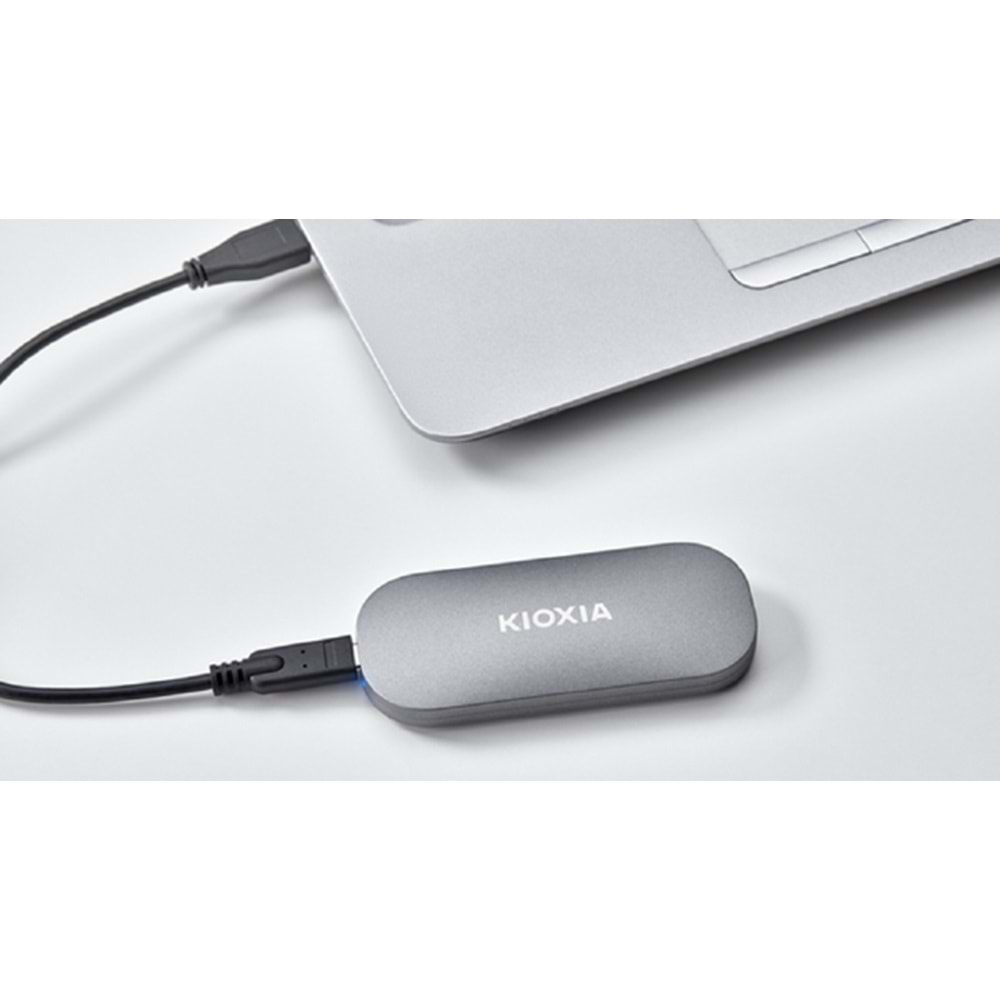 KIOXIA LXD10S002TG8 EXCERIA PLUS Mini 2TB (1050/1000MB/s) USB ve TYPE-C Siyah Taşınabilir SSD Harddisk
