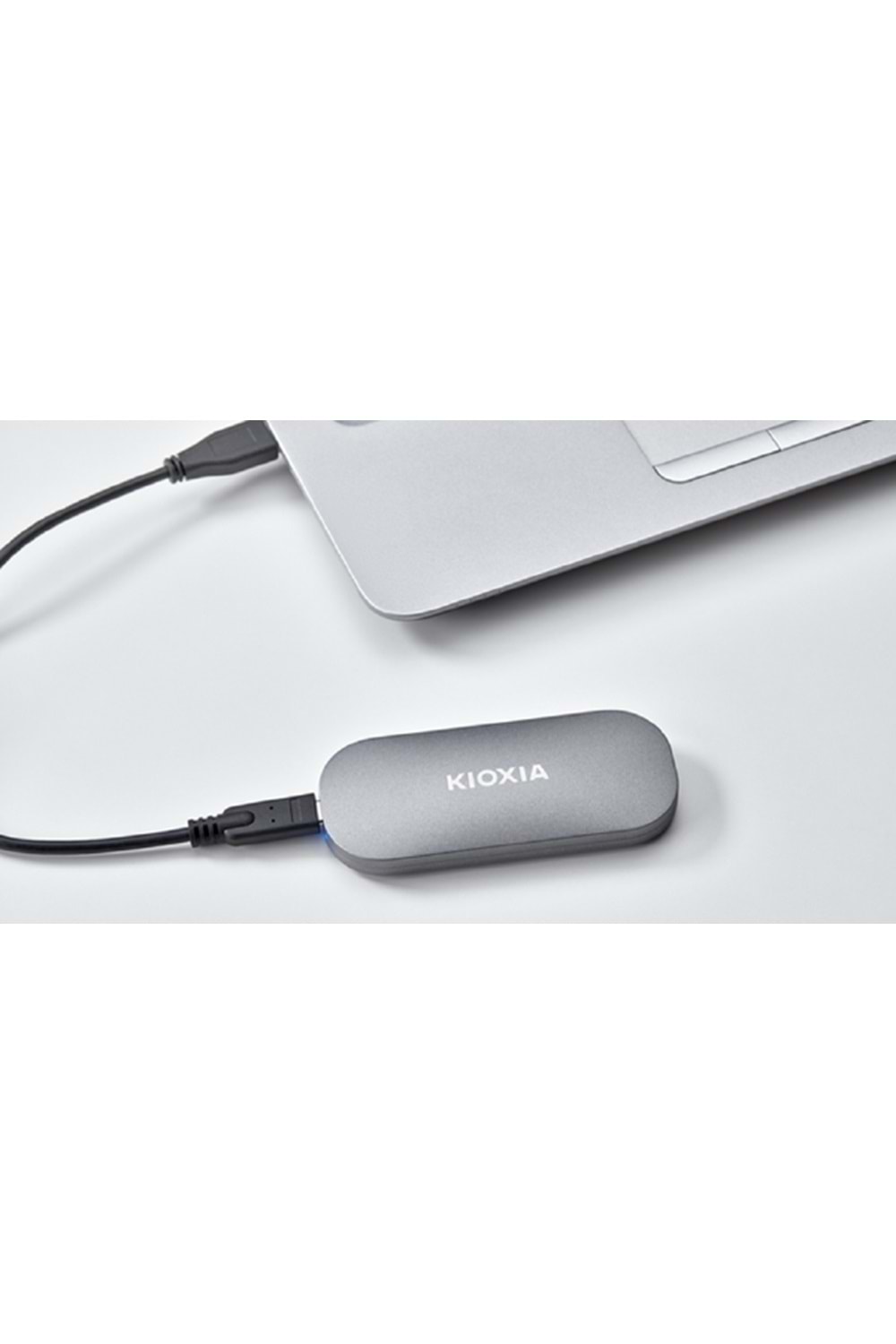 KIOXIA LXD10S002TG8 EXCERIA PLUS Mini 2TB (1050/1000MB/s) USB ve TYPE-C Siyah Taşınabilir SSD Harddisk