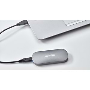 KIOXIA LXD10S002TG8 EXCERIA PLUS Mini 2TB (1050/1000MB/s) USB ve TYPE-C Siyah Taşınabilir SSD Harddisk